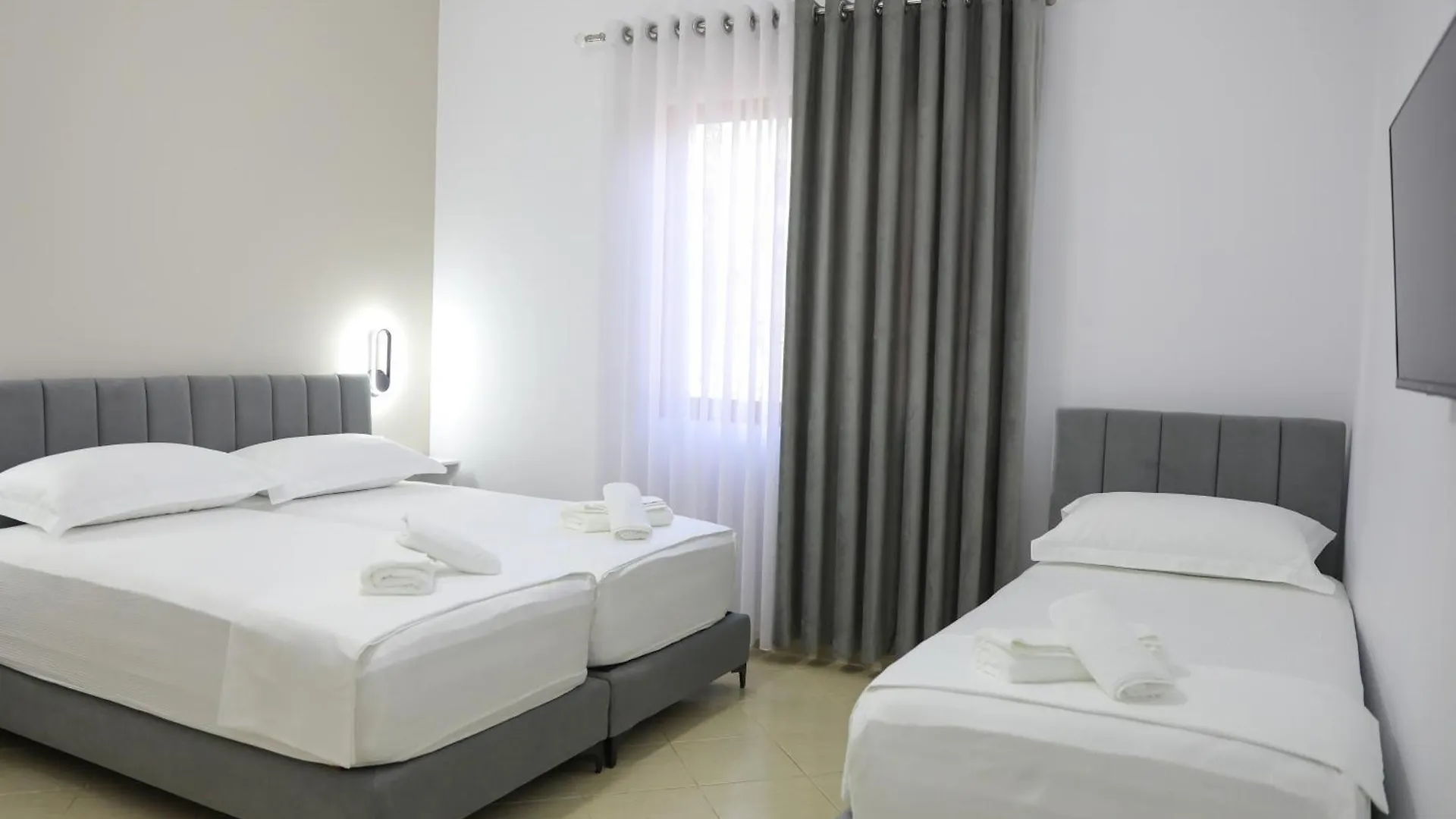 Hotel Garden Yard Berat 0*,